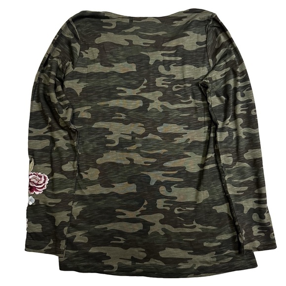 Belle by Kim Gravel Camo Green Top Shirt Tee Size XXS Runs Big Floral Embroidery - Picture 13 of 13